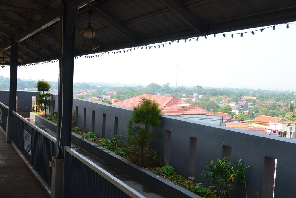Hotel Khalista Purwakarta Exterior photo